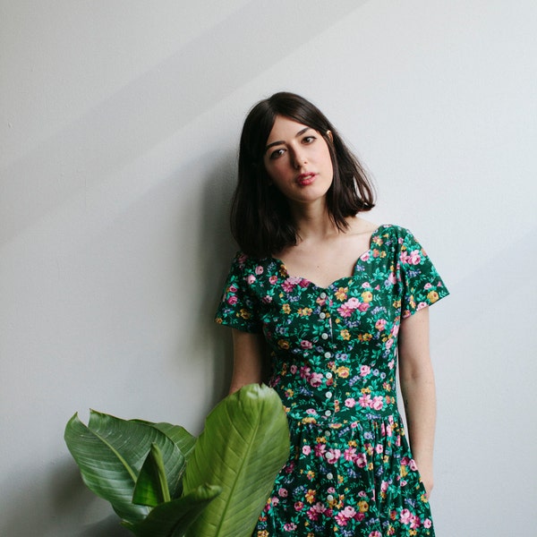 80s Green Floral Maxi Dress | Scalloped Neckline | Hi-Low Hem