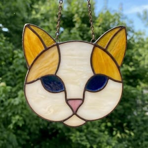 Glas-in-loodpatroon met kattengezicht | Sjabloon voor glazen raamhanger met kattenmotief | Muurdecoratie en woondecoratie met huisdieren