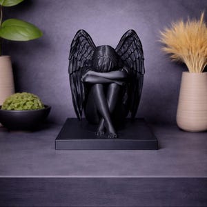 Gothic Angel Bookend – Matte Black Winged Statue Decor – Dark Fantasy Accent