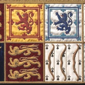 Toppa ricamata con lo stendardo personale della Regina Elisabetta II - Distintivo araldico reale realizzato a mano con filo metallico