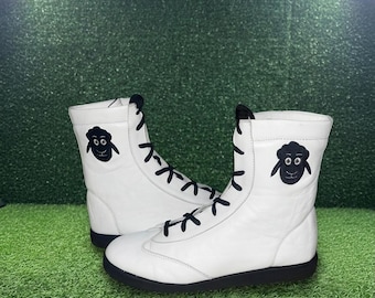 Bottes de catch en cuir blanches - Broderie de moutons en dessin animé, chaussures de ring de boxe