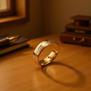 Pierścionek z węglika wolframu z filmu „Władca Pierścieni” • Replika jednego pierścionka • Obrączka ślubna odporna na zarysowania i matowienie • Prezent dla fanów „Władcy Pierścieni” dla mężczyzn i kobiet