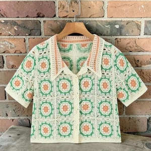 Handgemachtes Häkeltop - Oma Quadrat Top - Boho Button-Up Cardigan, Vintage Inspiriertes Sommer Festival Shirt