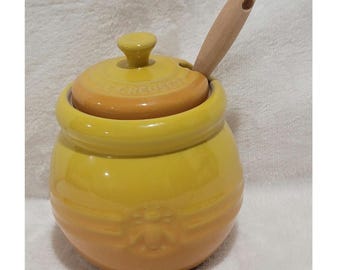 LE CREUSET Honey Pot Dijon Yellow with Lid and Dipper Stick