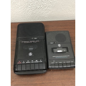 Lot von 2 GE Tonbandgeräte für Reparaturen oder Teile Batteriebetrieben 3-5025A 3-5027A
