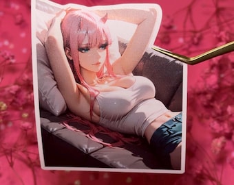 Adesivo Waifu civettuola / Capelli rosa, atmosfera accogliente da lettura / Ragazza anime / Vinile opaco impermeabile