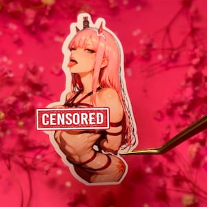 Pegatina de Zero Two / Darling in the Franxx / Waifu Kawaii Linda / Chica Anime Sexy / Calcomanía de Vinilo Mate Resistente al Agua / Para Mayores de 18 años