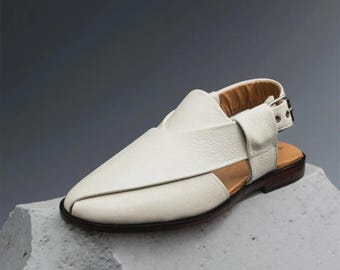 Handgemaakte witte leren Peshawari Chappal-sandalen: op maat gemaakte herenschoenen