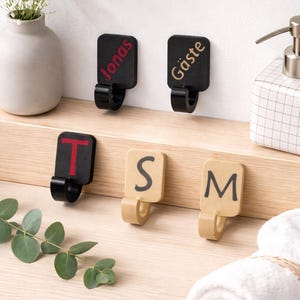 Wandhaken personalisiert mit Name | Selbstklebender Handtuchhalter Bad | Garderobenhaken ohne Bohren | Geschenk Idee