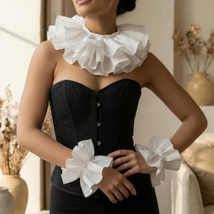 Clown collar and cuffs,Pierrot clown ruffle,White ruffle cuffs,Victorian ruffle collar,Circus ruffle neckpiece,White neck ruff, Costume ruff