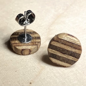 Holz Ohrstecker rund – Handgemachte Wooden Stud Earrings – Minimalistischer Naturschmuck – Leichte Ohrringe Geschenk für sie – Unikat