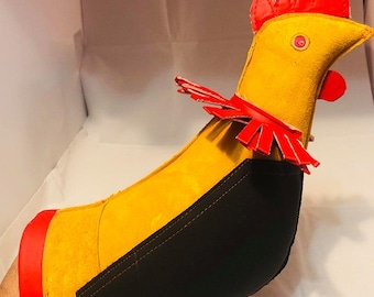 Leather Rooster Doll, Monda de Gallos