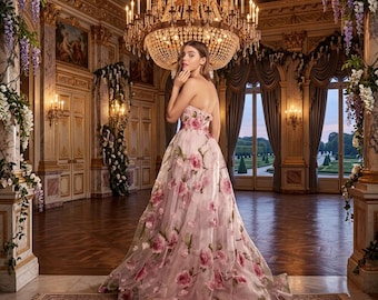 Elegante vestido de noche de gasa con bordados florales: vestido largo con escote corazón.