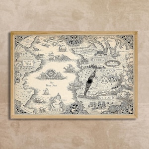 Peut inclure: Une impression encadrée d'une carte avec un cadre en chêne clair. La carte est une illustration détaillée en noir et blanc d'un monde fantastique avec des éléments nautiques. Le texte "Oak Frame" est dans le coin supérieur gauche.