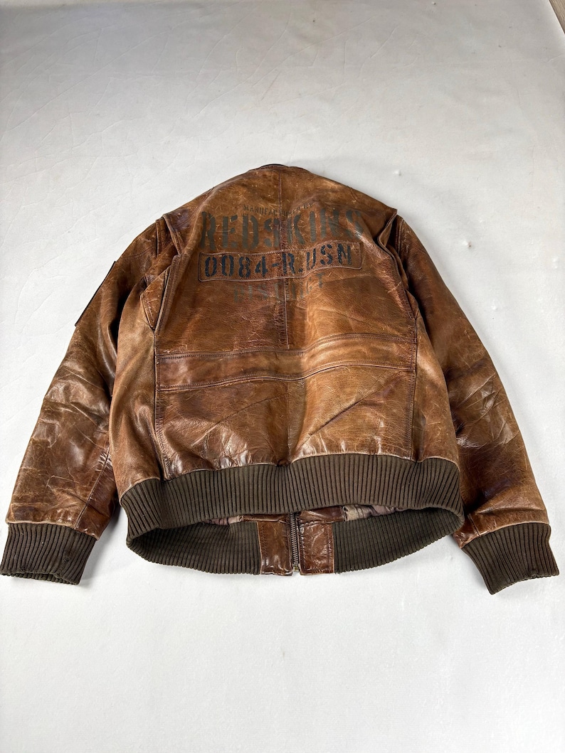 K&ouml;nnte beinhalten: Ein Set aus drei Keramikbechern mit gesprenkelter, matter Oberfl&auml;che. Die Becher sind in Creme-, Hellgrau- und Dunkelgraut&ouml;nen gehalten. Jeder Becher hat ein schlichtes, minimalistisches Design.