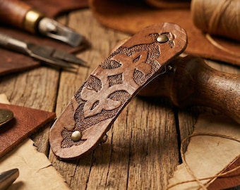 Pinza para el cabello tradicional bordada en piel de becerro auténtica