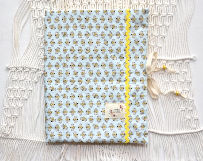 Stitching Floss Drop Project Folder, Quilted Needlework Organizer for Embroidery Floss & Tools, Bumble Bees