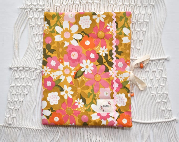 Stitching Floss Drop Project Folder, Quilted Needlework Organizer for Embroidery Floss & Tools, Retro