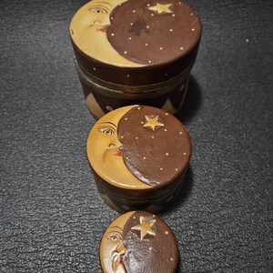 Vintage handbemalte hölzerne Nistkästen - Celestial Moon & Stars 3er-Set
