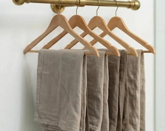 Unlackierte an der Wand befestigte Wand-Schrankstange aus Messing, minimalistische Badezimmer-Hängestange