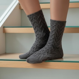 Patrón PDF de calcetines de punto trenzado: medias de invierno de lujo