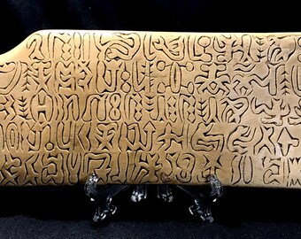 Tablette RONGO RONGO de l'île de Pâques « Chant de l'homme-oiseau »