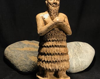 Statue de temple sumérien, réplique antique de la période prédynastique (25e siècle av. J.-C.).