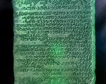 TABLETTE D'EMERAUDE DE THOTH relique mystique de l'Egypte ancienne
