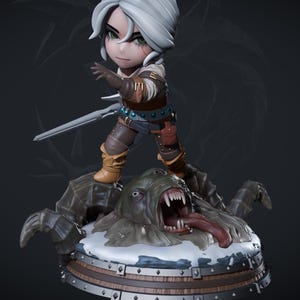 Puede incluir: Figura detallada de un personaje del videojuego "The Witcher". La figura, con cabello blanco y ojos verdes, está sobre un monstruo con la boca abierta. La base es un diseño circular detallado. El texto "THE WITCHER" está en la parte inferior.