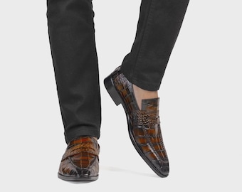 Zapatos mocasines con textura de cocodrilo marrón hechos a mano para hombre, zapatos formales sin cordones.