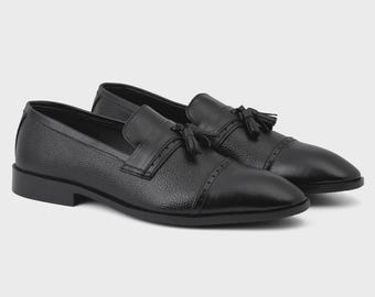 Mocassini con nappe in pelle nera fatti a mano per uomo / Scarpe eleganti formali slip-on di lusso fatte a mano