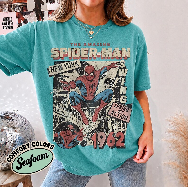 Vintage Fantastisk Spider-Man Komfortfärger T-shirt, Retro Marvel Comics Omslagströja, MCU Fangåva, Rosa Spiderman Grafisk T-shirt, Marvel Trip T-shirt Seafoam