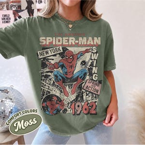 Vintage Fantastisk Spider-Man Komfortfärger T-shirt, Retro Marvel Comics Omslagströja, MCU Fangåva, Rosa Spiderman Grafisk T-shirt, Marvel Trip T-shirt Moss/Military Green