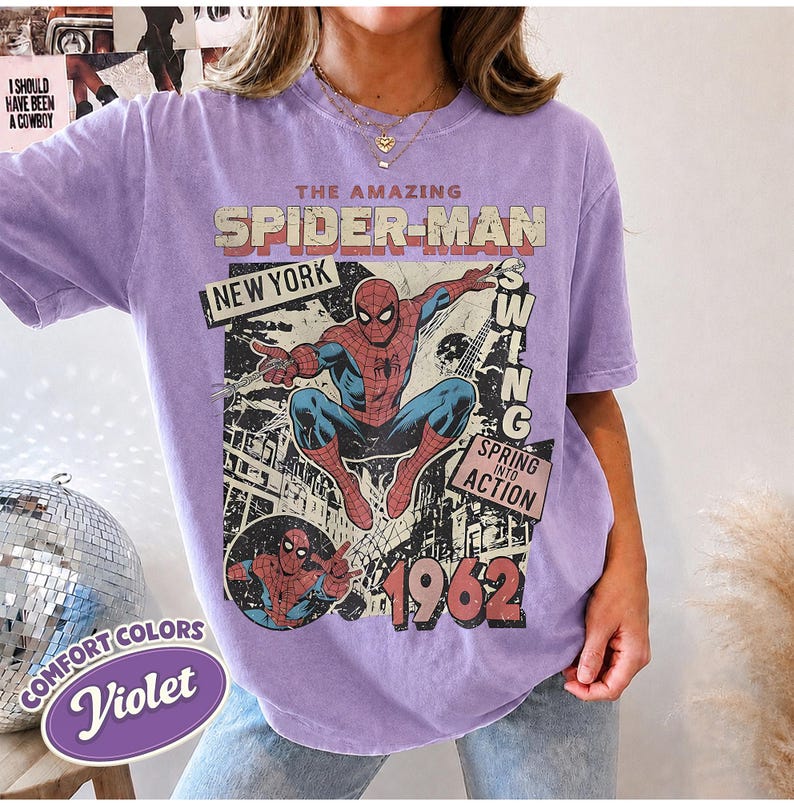 Vintage Fantastisk Spider-Man Komfortfärger T-shirt, Retro Marvel Comics Omslagströja, MCU Fangåva, Rosa Spiderman Grafisk T-shirt, Marvel Trip T-shirt Violet