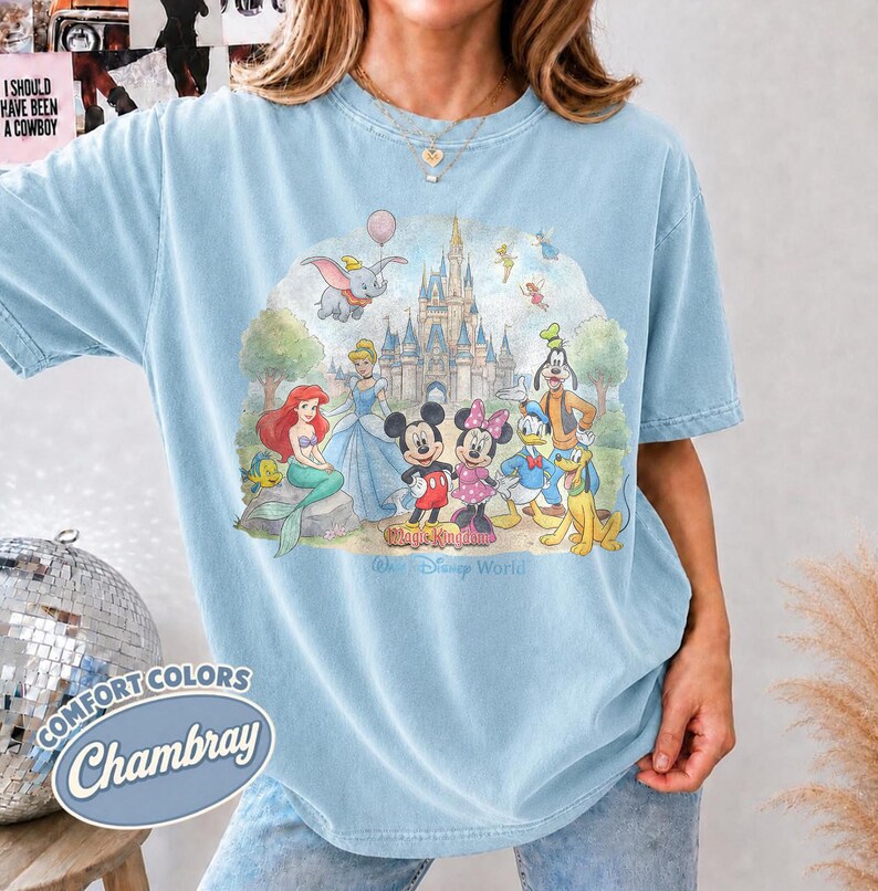 Retro Walt Disney World-shirt, vintage jaren 90 Disney World Magic Kingdom-shirt, shirt Disney Mickey en zijn vrienden, Disney Family Trip 2026 Tee ChamBray/Light Blue