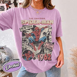 Vintage Fantastisk Spider-Man Komfortfärger T-shirt, Retro Marvel Comics Omslagströja, MCU Fangåva, Rosa Spiderman Grafisk T-shirt, Marvel Trip T-shirt Orchid