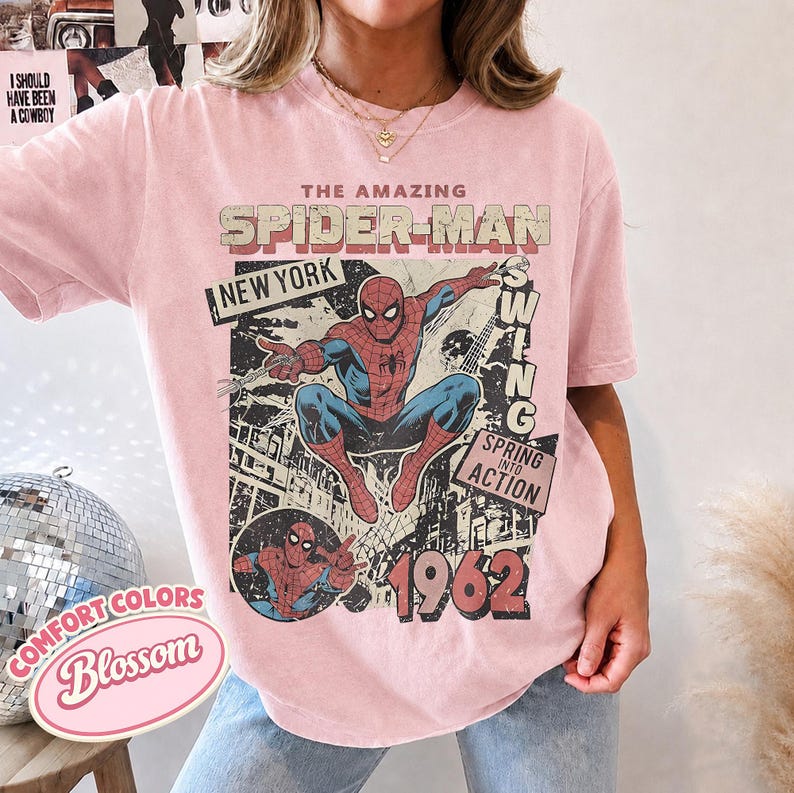 Vintage Fantastisk Spider-Man Komfortfärger T-shirt, Retro Marvel Comics Omslagströja, MCU Fangåva, Rosa Spiderman Grafisk T-shirt, Marvel Trip T-shirt Blossom/Light Pink