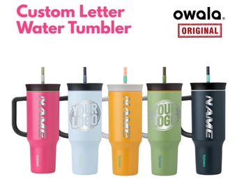 Copo térmico Owala personalizado de 1,18 litro (40 oz) em aço inoxidável com alça e canudo. Copo térmico Owala com gravação a laser e alça resistente.