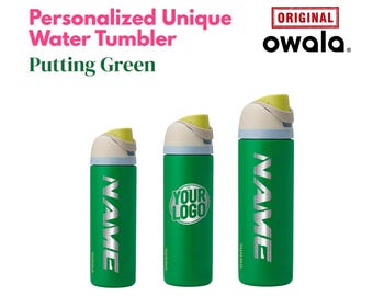 Garrafa de água Owala Freesip de 710 ml (24 oz) com gravação a laser, modelo Putting Green Genuine, inclusa. Ideal para presentear alguém especial.
