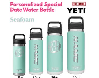 Garrafa Yeti Rambler personalizada na cor Seaform | Garrafa com nome Yeti gravado a laser, garrafa com logotipo Yeti, presente de Dia dos Namorados, venda em grandes quantidades para empresas.