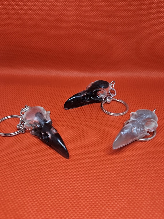 Raven skull keychain