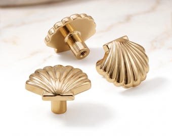 Kastknoppen met schelpmotief, ladeknoppen, handgrepen met schelpmotief, meubelbeslag in kuststijl, dressoirknoppen, keukenkastdeurknoppen.