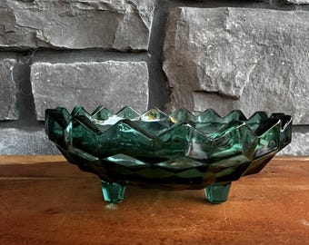 Prato de doces vintage Indiana Glass Evergreen com 3 pés para decoração de Natal/festas de fim de ano.