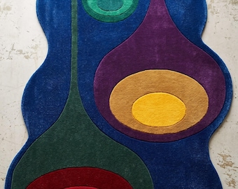 Tappeto in lana trapuntato a mano, design astratto in stile moderno di metà secolo, tonalità gioiello (prodotto in India)