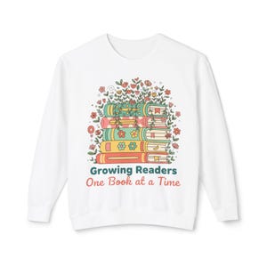 Felpa con pila di libri "Growing Readers" / Un libro alla volta, design per l'alfabetizzazione dei bambini