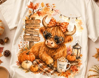 PNG de vaca das Terras Altas no outono, estampa fofa de vaca com especiarias de abóbora para sublimação, gráfico para camiseta de outono, download digital aconchegante para casa de campo.