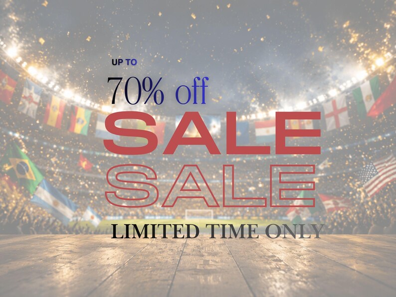 Pu&ograve; includere: Immagine di uno stadio con il testo "UP TO 70% off SALE SALE LIMITED TIME ONLY". Lo stadio &egrave; pieno di persone e bandiere di diversi paesi.