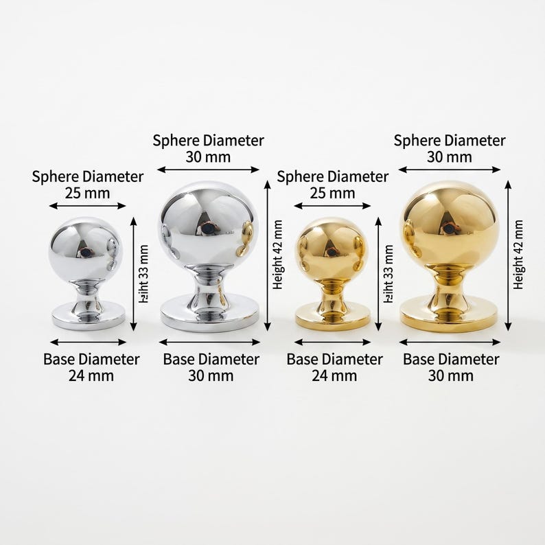 Pode incluir: Quatro puxadores esf&eacute;ricos com acabamentos prateado e dourado. Dois puxadores prateados t&ecirc;m di&acirc;metros de esfera de 25 mm e 30 mm com alturas de 33 mm e 42 mm. Dois puxadores dourados t&ecirc;m di&acirc;metros de esfera de 25 mm e 30 mm e alturas de 33 mm e 42 mm.