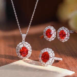 Lab Rubin Schmuckset 2ct Birnenblut Ring Halskette Ohrringe 925er Silber Geschenk Taubenblut Rot Set für Sie