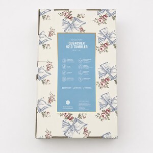 Stanley x LoveShackFancy Rosa Beaux Blue 40oz Tumbler, Floral Bow Quencher H2.0 bild 4
